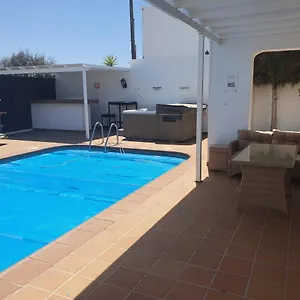 fun-family-villa-crazy-golf-course-heated-pool-cocktail.in-canary-islands.com/